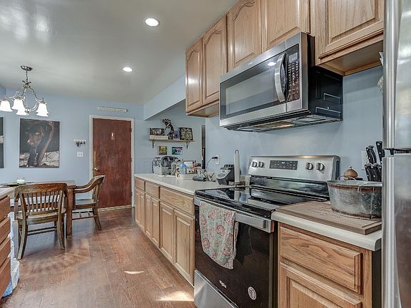 4th image of 509 Discovery St