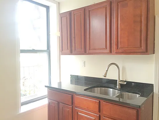 Rented by Bedford Realty USA Corp | media 4