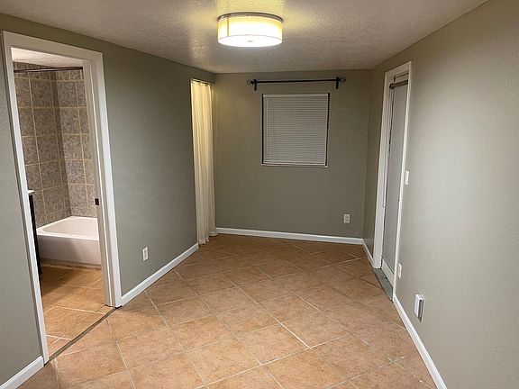 5th image of 2511 Ives Ave