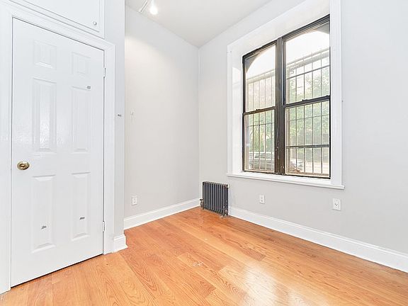 3rd image of 163 Chrystie St APT 1