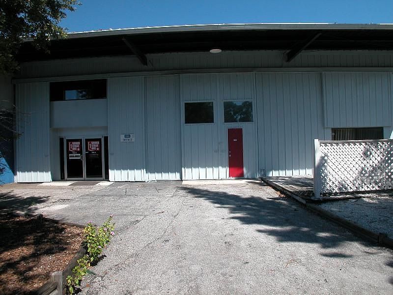 2nd image of 1121 Lewis Ave