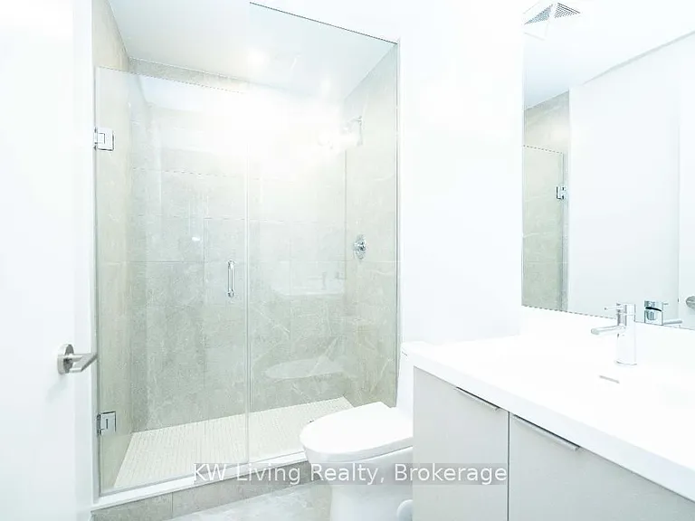 400 King St W #523 — Photo 18