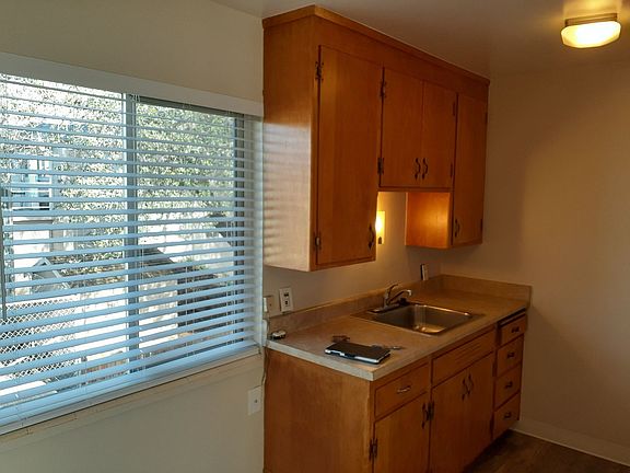 2nd image of 705 Bidwell St APT 11