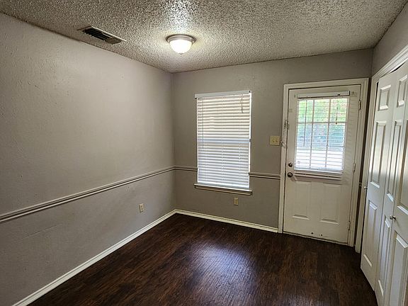 5th image of 3002 N Bell Ave