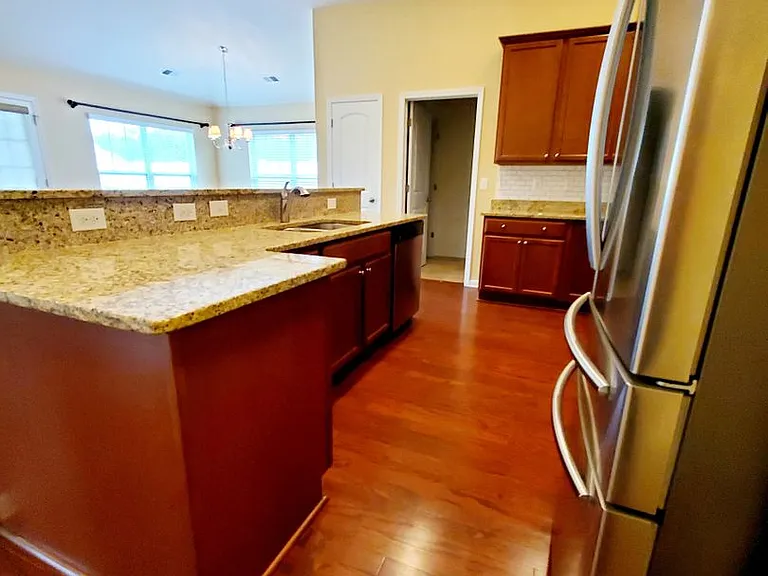 504 Cedar Lakes Dr — Photo 5