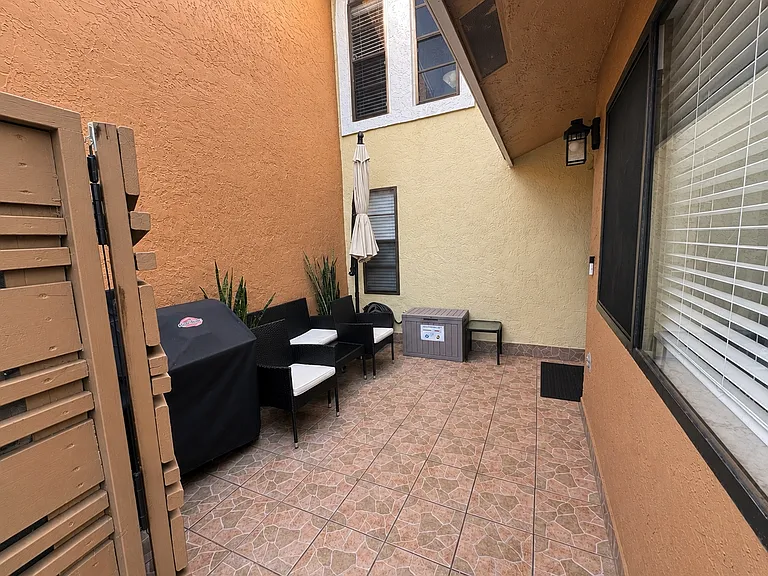 8077 NW 71st Ct — Photo 2