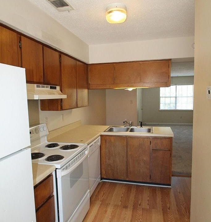 2nd image of 109 Brandon Ln APT D
