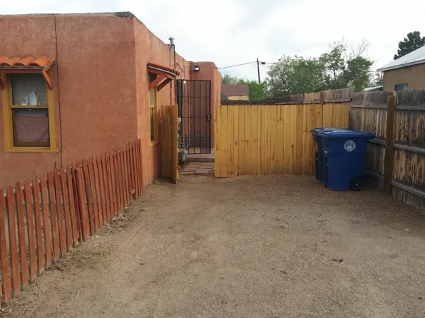222 Mescalero Rd NW APT B, Albuquerque, NM 87107