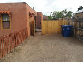 222 Mescalero Rd NW, Albuquerque, NM