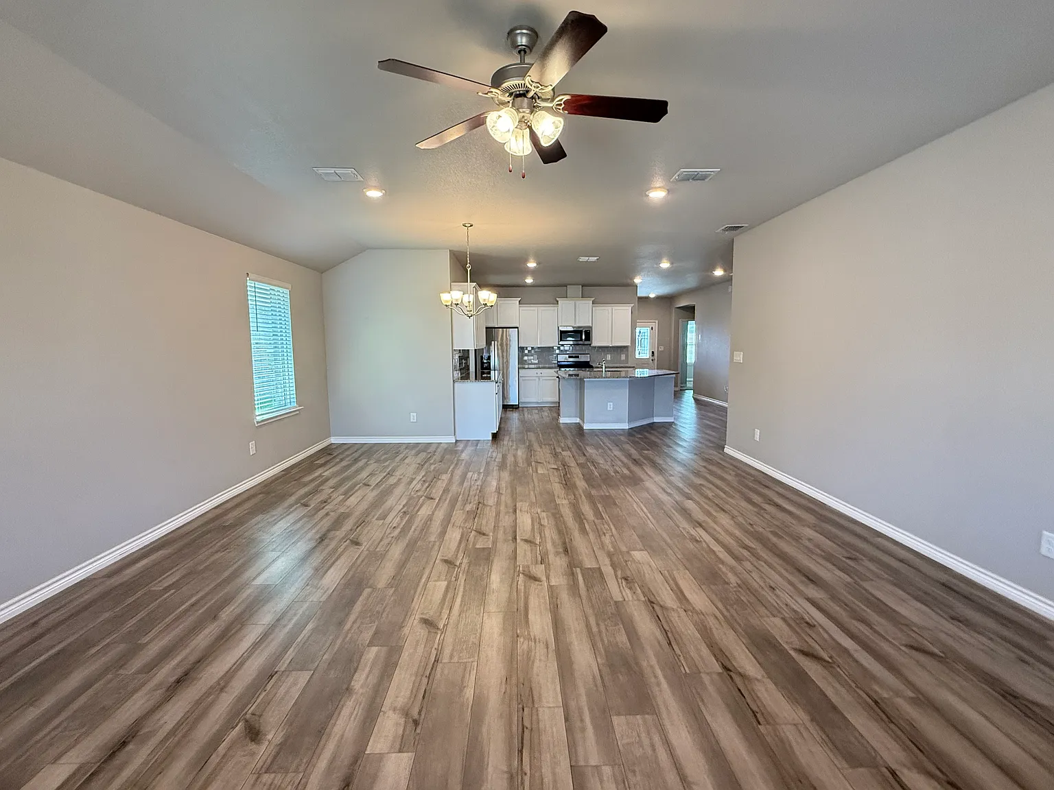 4 bed, 2127 sqft, $2,500 — Photo 2