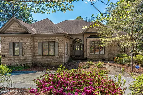 215 Plantation Dr Photo 1