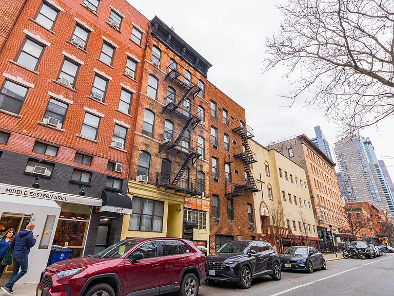 415 W 47th St #3A — Photo 7