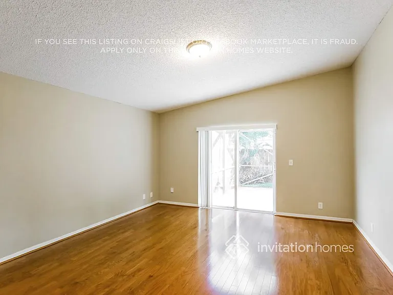 10841 SW 14th Ct — Photo 9