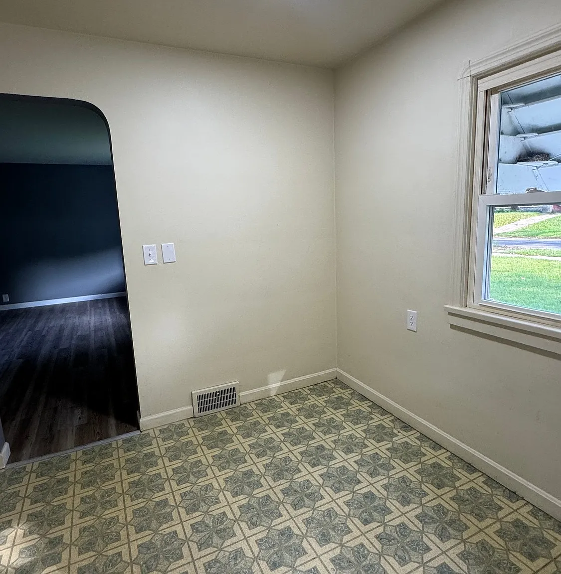 3 bed, 1.0 bath, 1865 sqft, $1,250 — Photo 3