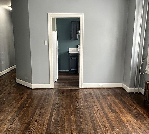 3rd image of 911 Guilford Ave #1