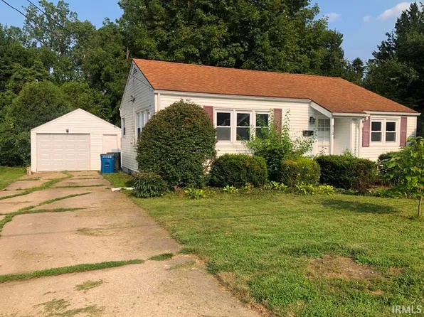 910 Bailey St, Plymouth, IN 46563