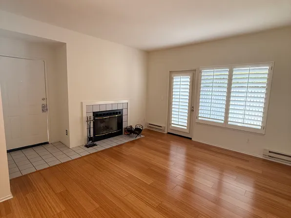 21 Marina Lakes Dr, Richmond, CA 94804