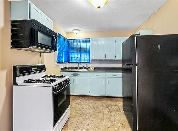 3rd image of 220 Hathaway St