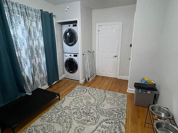 Bed Room w/washer dryer