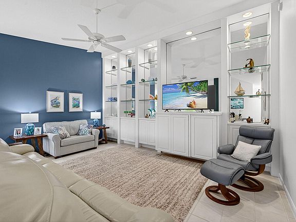 5th image of 1035 SW Tamarrow Place