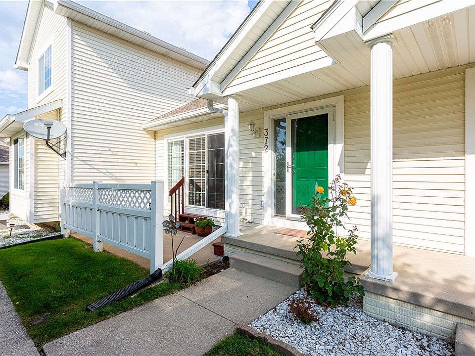 1st image of 372 SE Meadowlark Ct