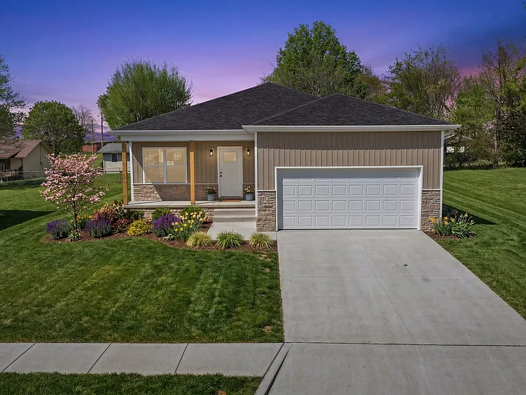 46 Whitley Ln — Photo 2