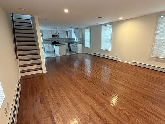 3rd image of 217 Simpson Rd