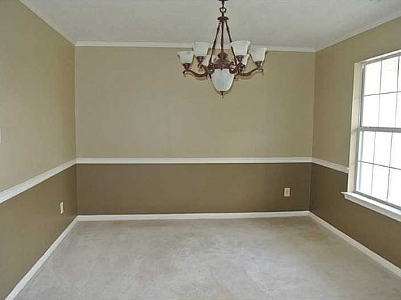 4th image of 1300 Autumn Oaks Dr