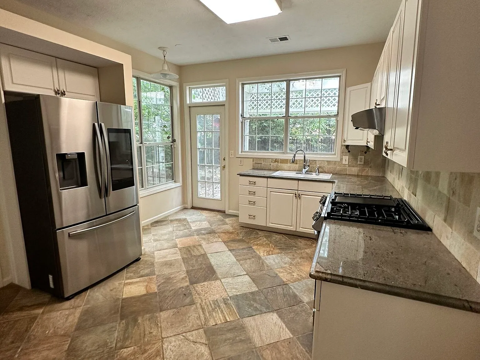 3 bed, 2.5 bath, 1773 sqft, $2,395 — Photo 3