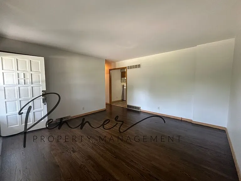 10714 E 19th St S — Photo 2