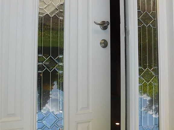 2nd image of 208 Drew Dr
