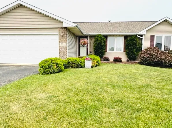 753 Golden Prairie Dr, Davis Junction, IL 61020
