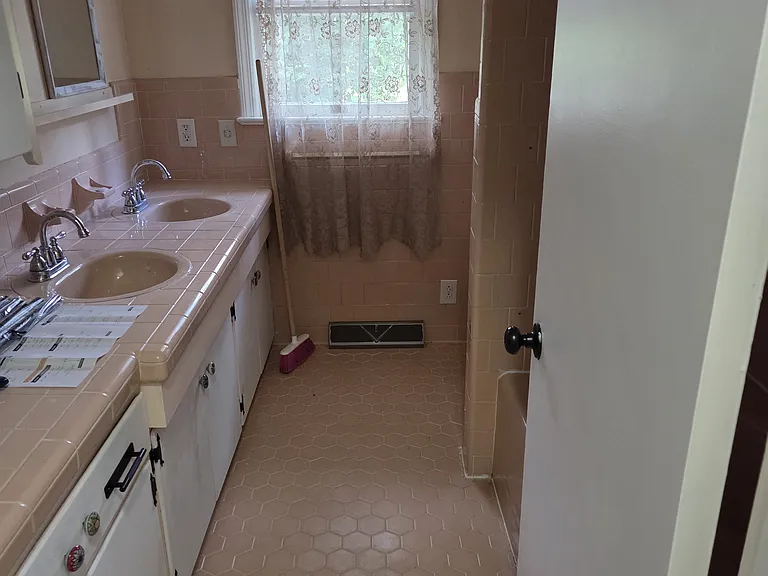 402 Pinecrest St — Photo 19