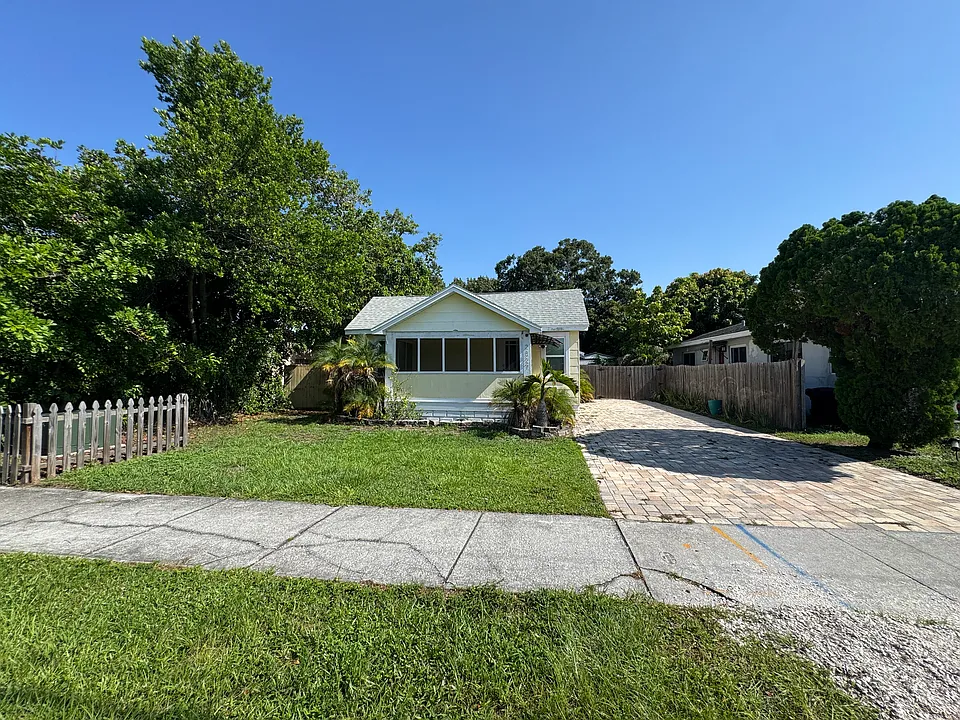 2827 9th Ave N