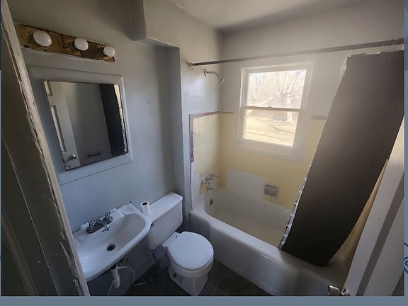 2nd image of 5514 Granville Ave