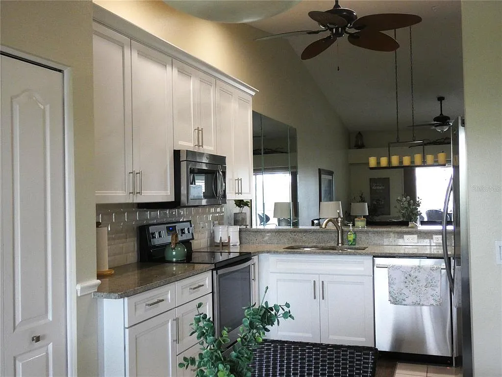 2 bed, 2.0 bath, 1414 sqft, $6,000 — Photo 4