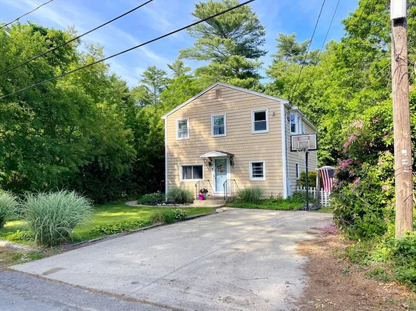 8 Sandy Ln, Pembroke, MA 02359