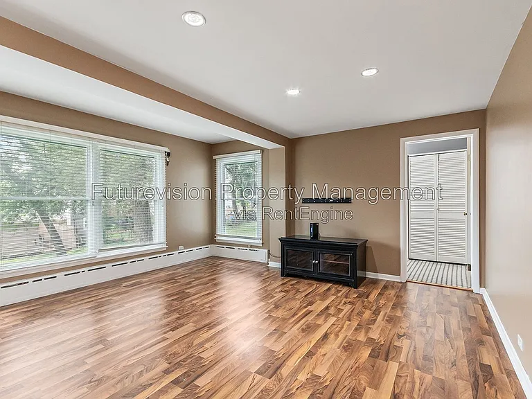 28 S Richmond Ave — Photo 12