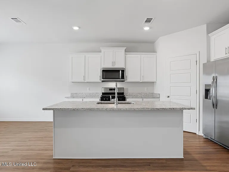 429 Piney Dr — Photo 8