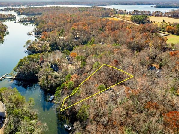 48 Oyster Cove Lndg, Hartfield, VA 23071