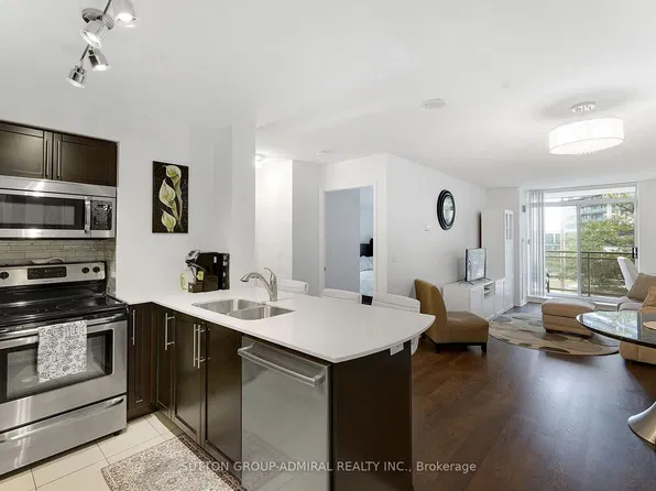 73 King William Cres #307, Richmond Hill, ON L4B 0C2