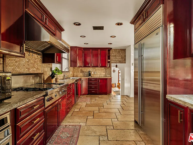 2002 N Las Palmas Ave — Photo 12