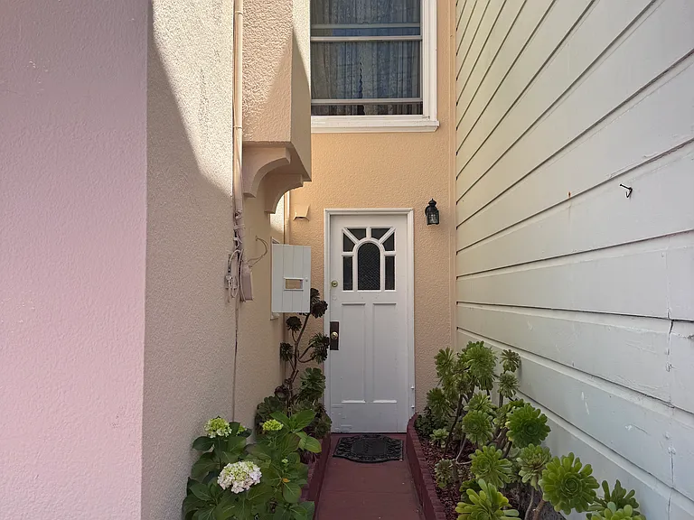 1370 34th Ave #A — Photo 2