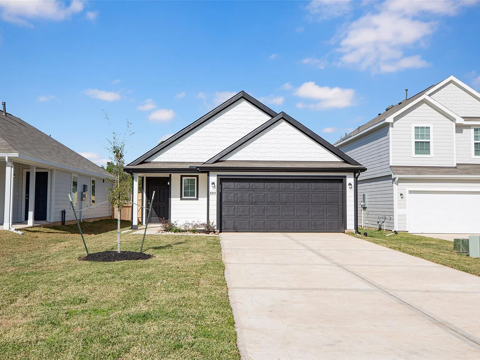 3 bed, 2.0 bath, 1624 sqft, $2,150 — Photo 2