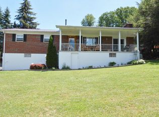 134 Chavin St, Mount Hope, WV 25880