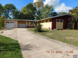 1815 SW Clearview Cir, Topeka, KS 66619