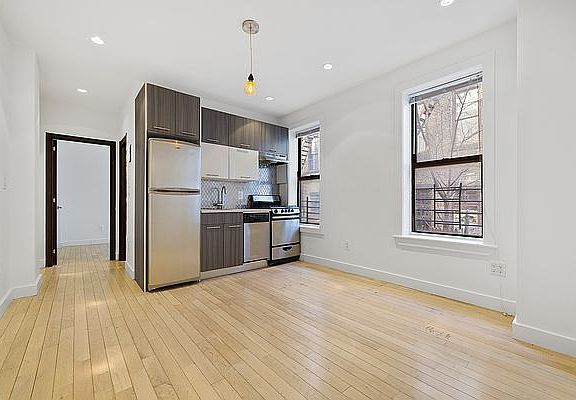 3rd image of 257 Quincy St APT 1B