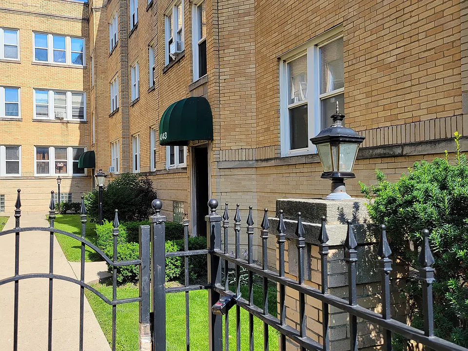 4047 N Mozart St #1E