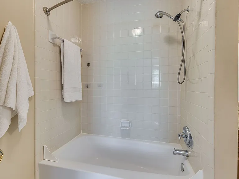 5768 Stone Brook Dr — Photo 22