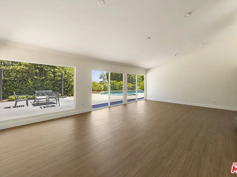 22427 De Kalb Dr — Photo 10